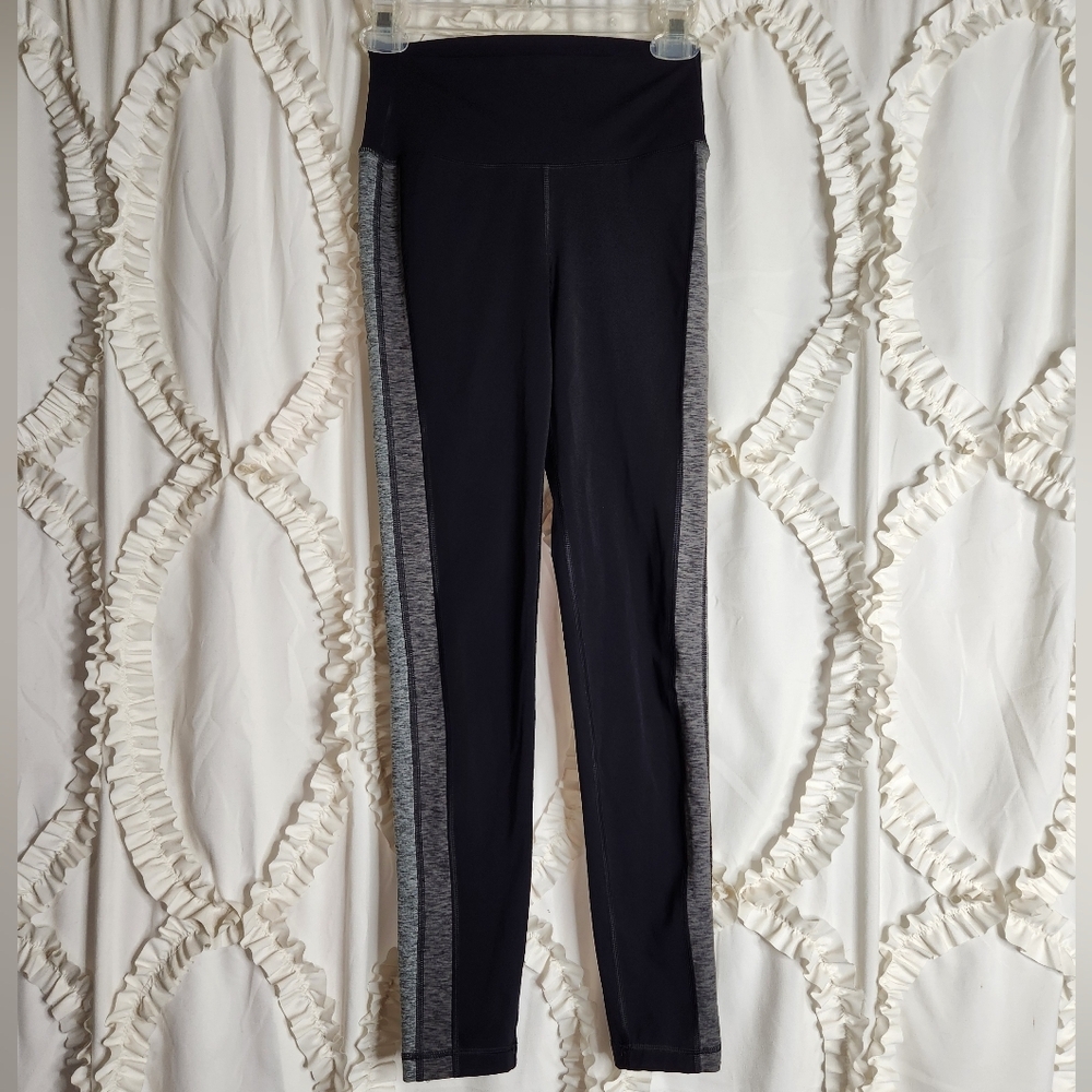 Vuori Women’s Racer High Rise Athletic Legging Black with Grey Side Stripes - Picture 6 of 6